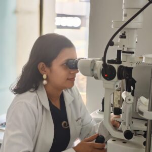 Dr Astha Jain retina surgeon and cataract specialist near Chunabhatti at Peepal Eye & Retina Clinic Chembur